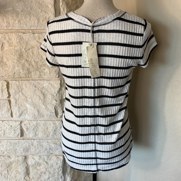 NWT Ribbed striped lace up front Tee T-shirt Top - Picture 3 of 5